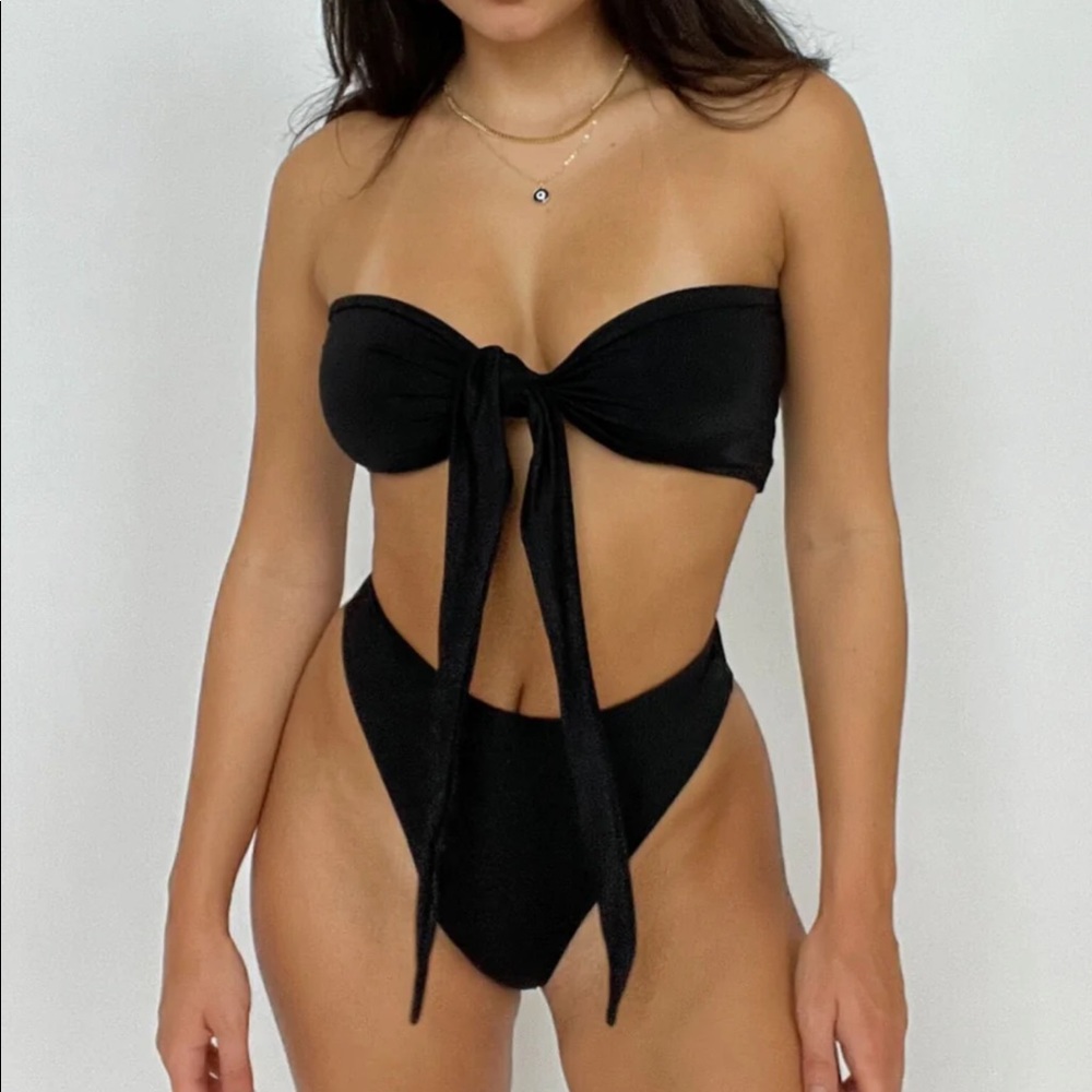 437 Leo bikini top